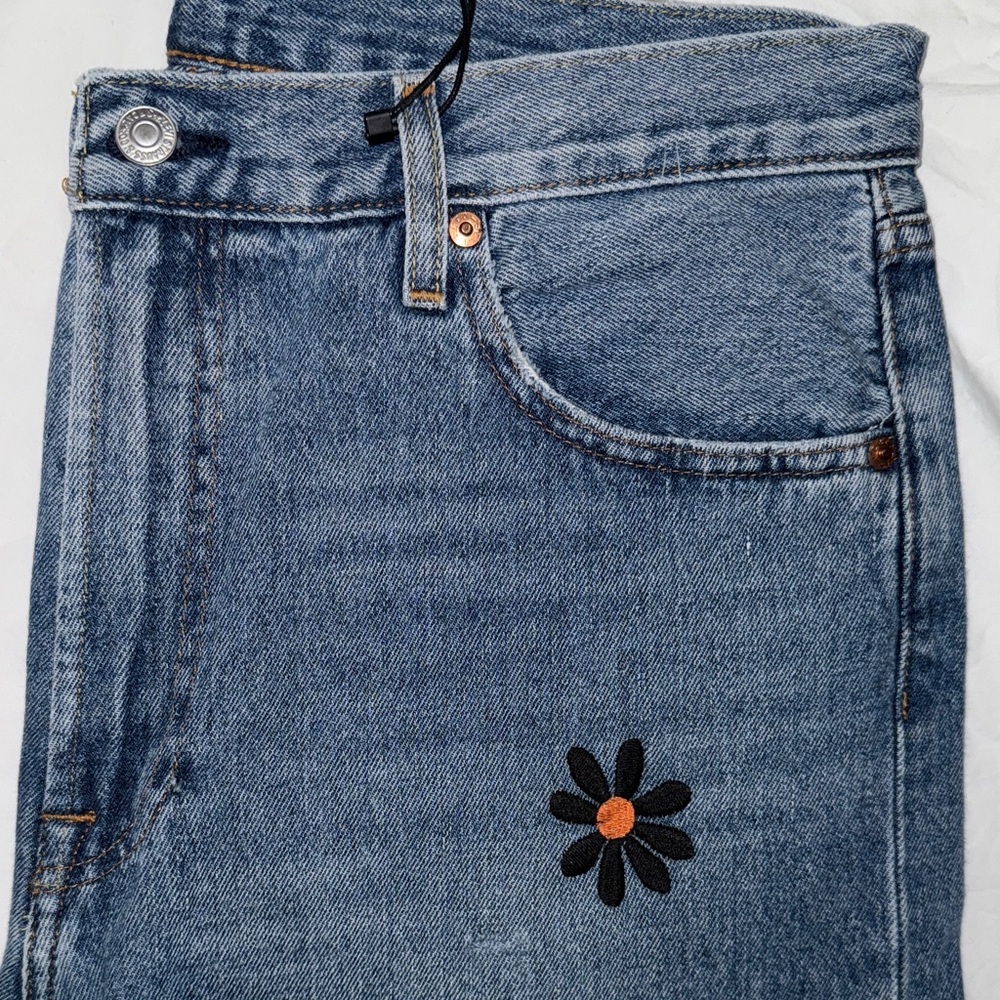 Stylish Blue Wide Leg Jeans with Fun Patches.Size 33x30 - Picture 11 of 11